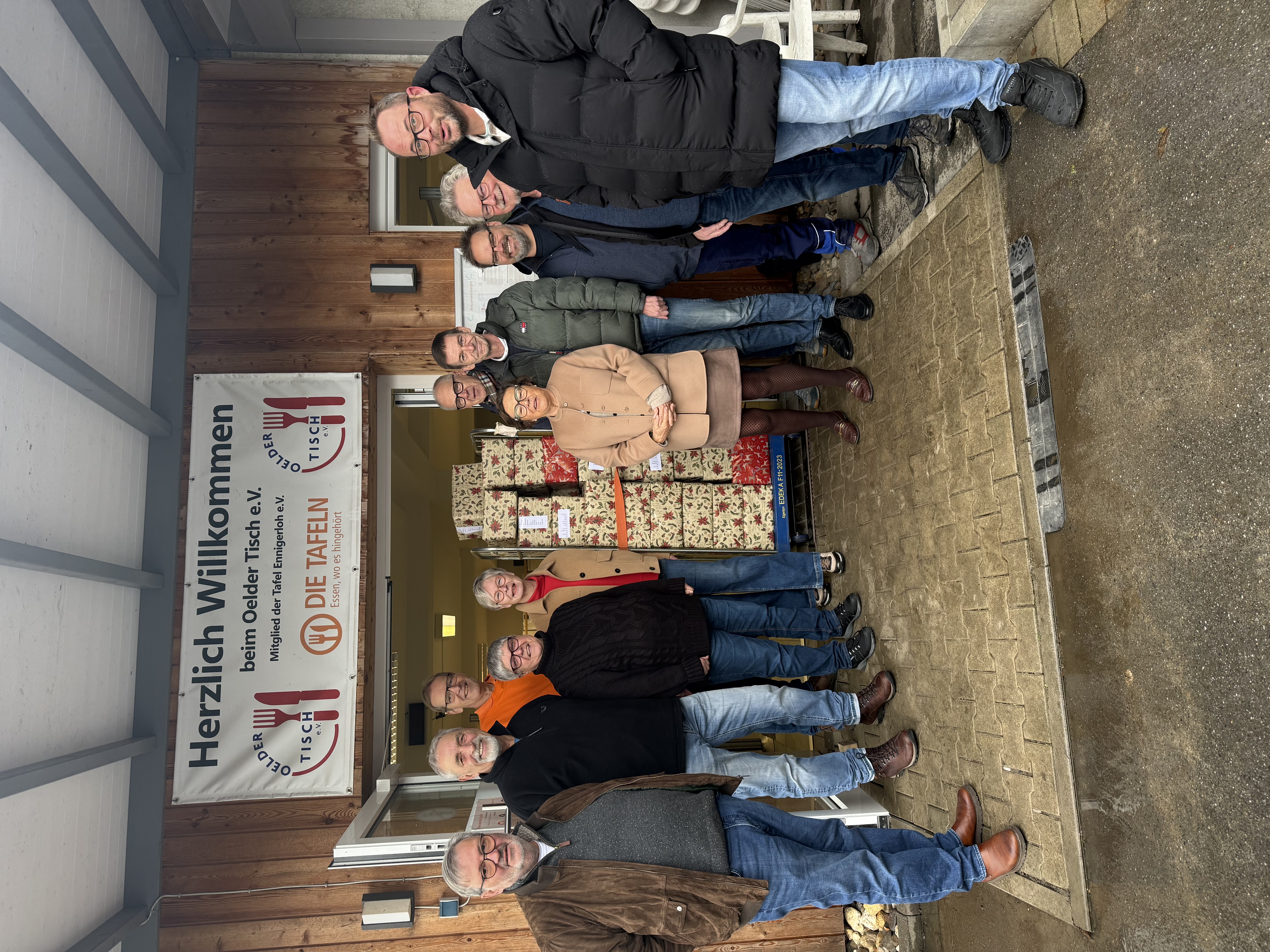 Meinert Drner, Peter Schrder, Olaf Suhr, Gerlinde Mller, Barbara Aelker, alle Oelder Tisch e. V.
Andrea Geiger, Christoffer Siebert, Dirk Offergeld, Florian Guck, Peter Hellweg, Jrgen Heitfeld, alle CDU Fraktion